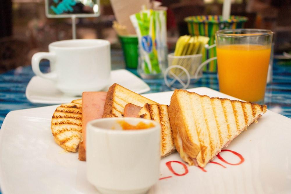 Hotel Bolivariana Plaza Medellín Zewnętrze zdjęcie